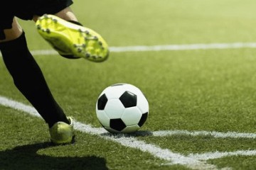 意甲国际米兰1-0小胜佛罗伦萨 劳塔罗点射致胜：蓝黑军团展现韧性，争冠之路再添关键三分