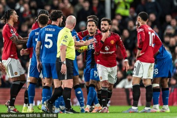 曼联冤?伯恩茅斯多次疑似禁区手球未判 锁喉对手仅染黄