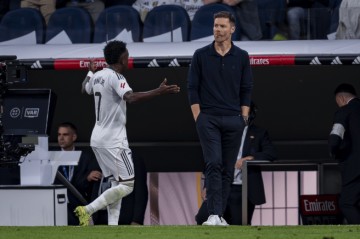 将帅不合!皇马更衣室乱了!佛爷出面调和,两亿起飞,双双失宠