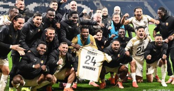 21年后再登法甲榜首！平民俱乐部朗斯能否撼动巴黎圣日耳曼霸权？